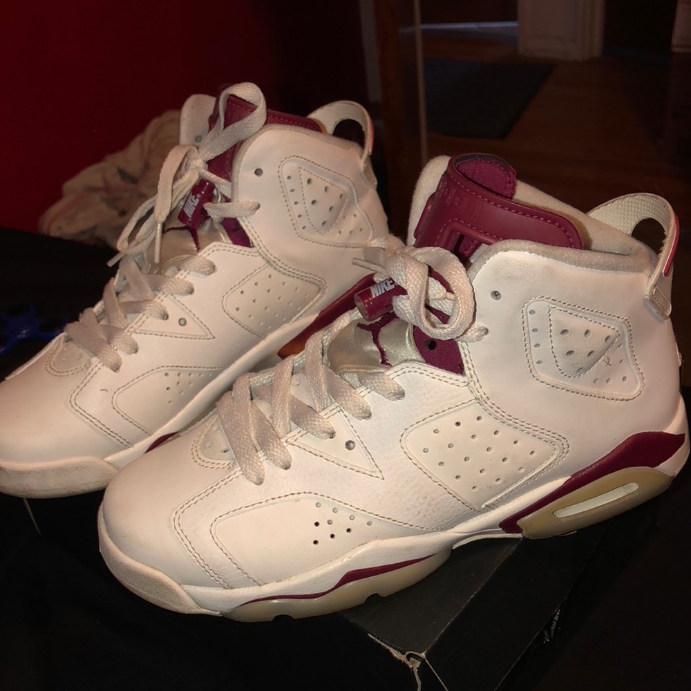 Jordan retro maroon 6